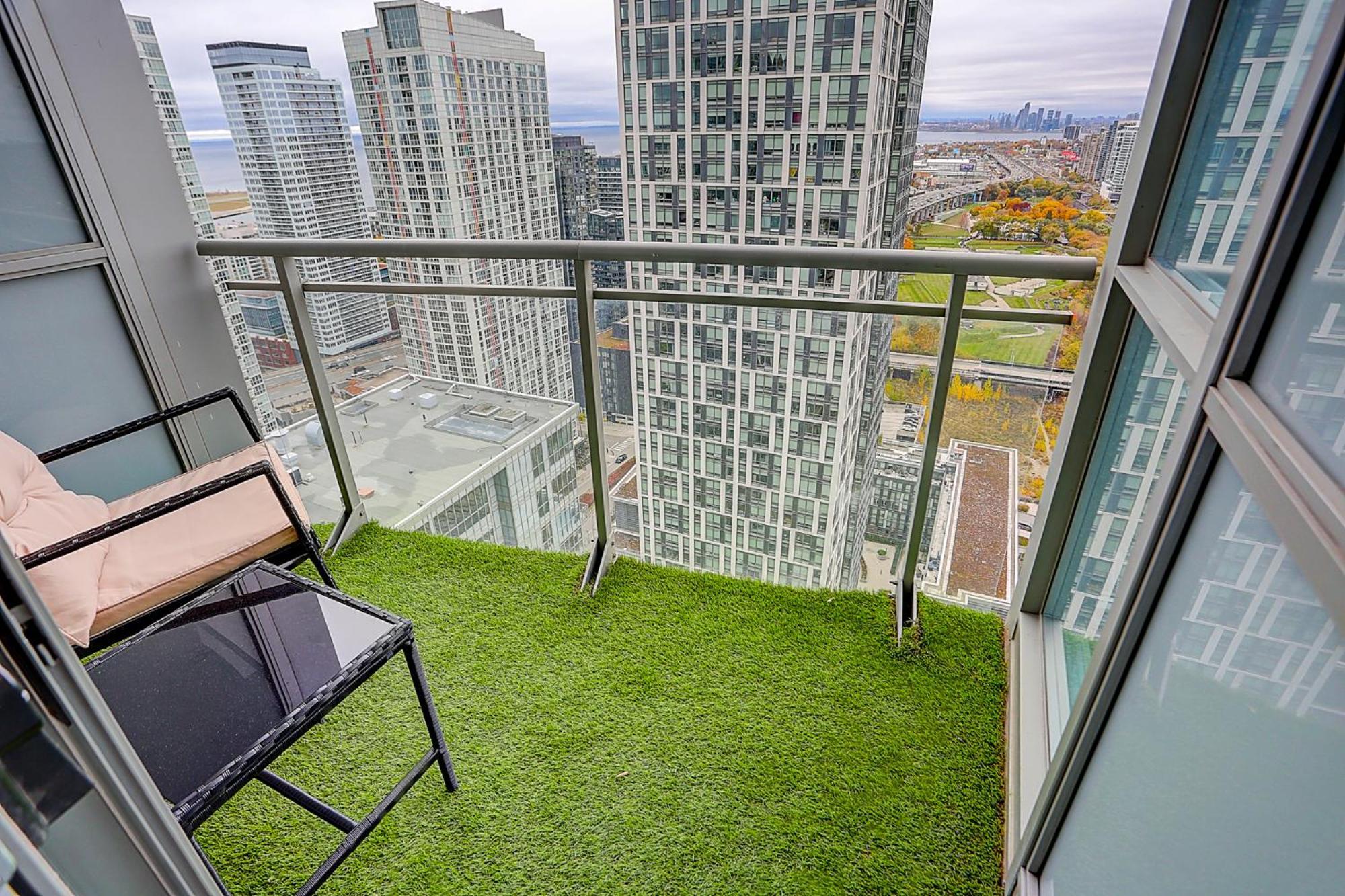 Lakeview Apartments Downtown โตรอนโต ภายนอก รูปภาพ